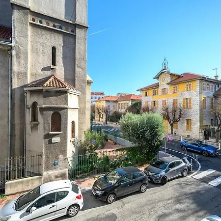 Charming 2 Rooms, Sleeps 4 Center