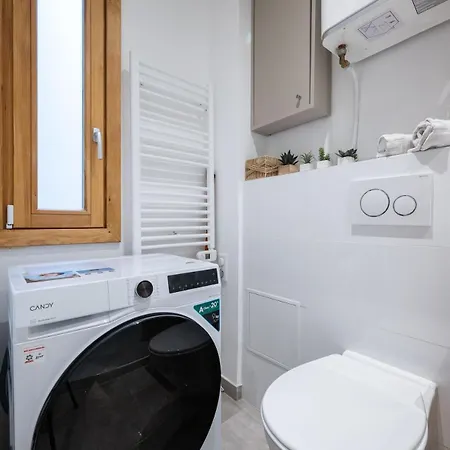 Charming 2 Rooms, Sleeps 4 Center * Nice